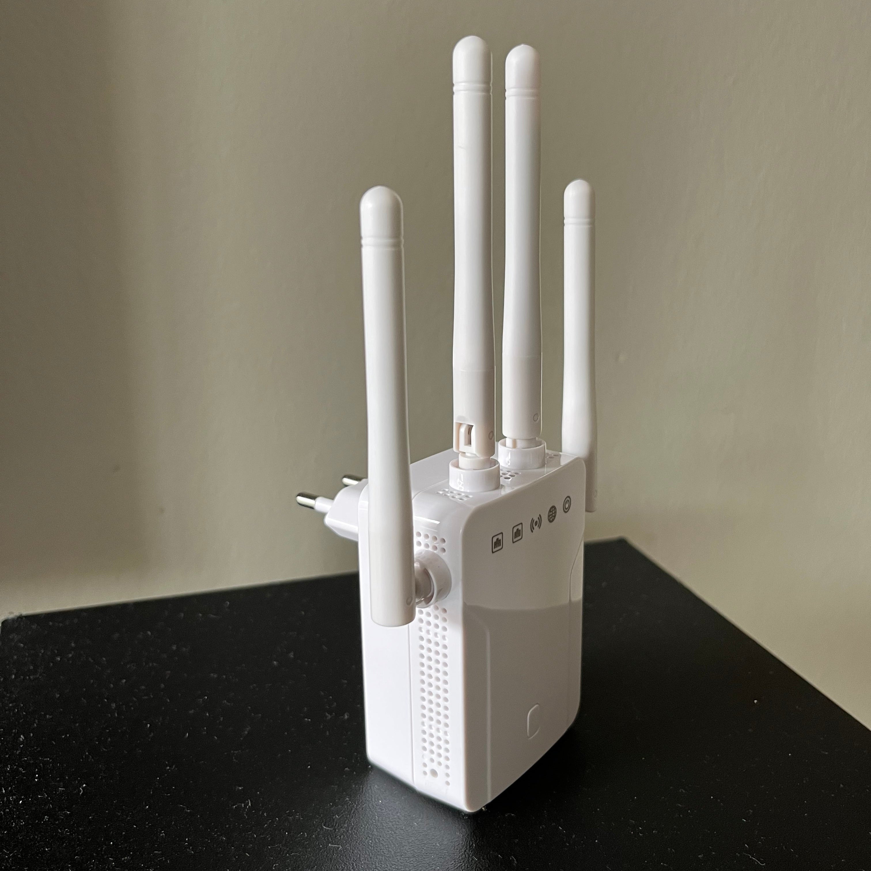 Wi-Fi Extender – Boost Your Home Signal Instantly